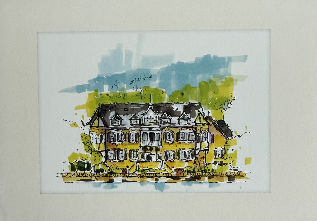 „Hotel am Millstätter See“ ist ein Markersketch von Cordula Altersberger aus dem Bereich House-Sketching. Die Arbeit zeigt ein Architekturmotiv am Millstätter See und verbindet klare Linien, Farbe und einen persönlichen Blick auf den Ort. Markersketch „Hotel am Millstätter See“ als handgezeichnetes Architekturportrait von Cordula Altersberger